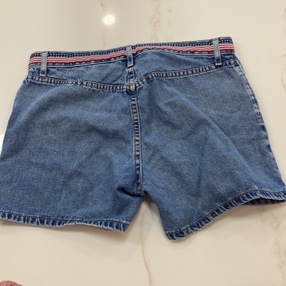 Tommy Hilfiger - Picture 2 of 3